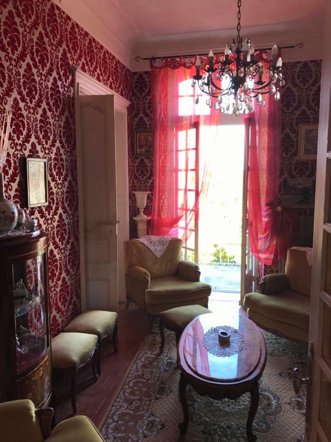 Chez Les Artistes Hotel Servian Exterior foto